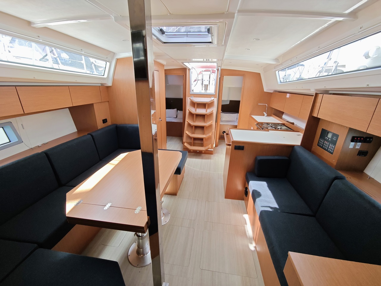 Bavaria C42 — photo 13