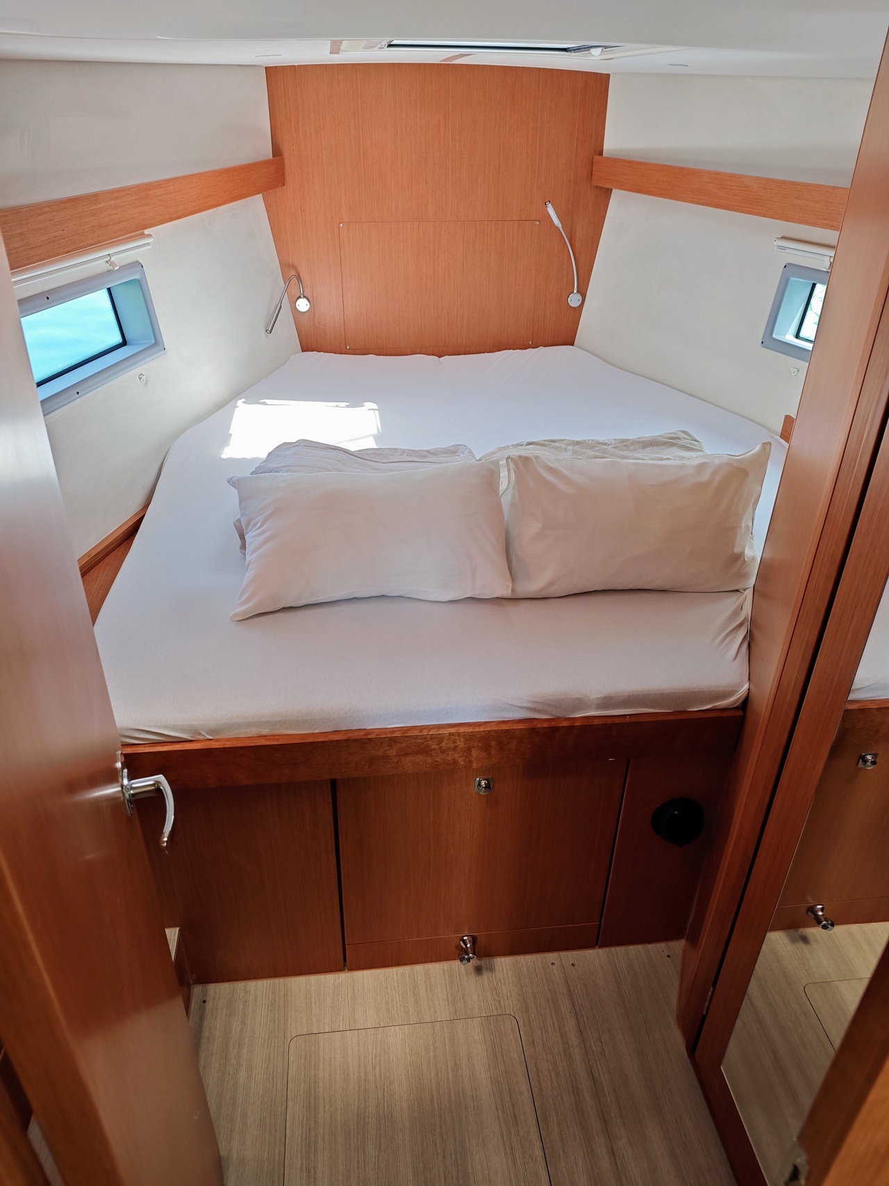 Bavaria C42 — photo 16