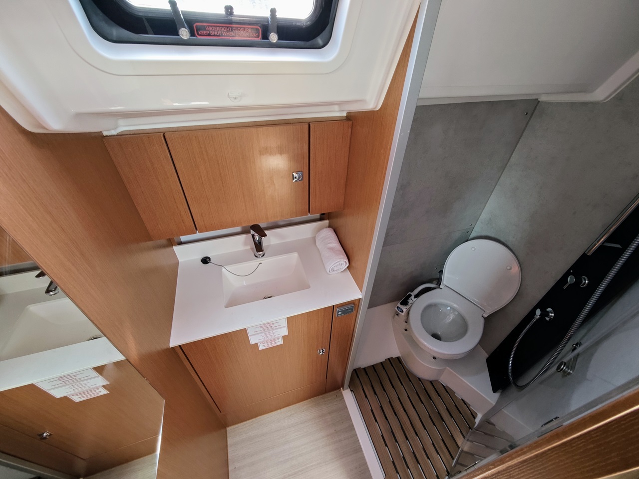Bavaria C42 — photo 20