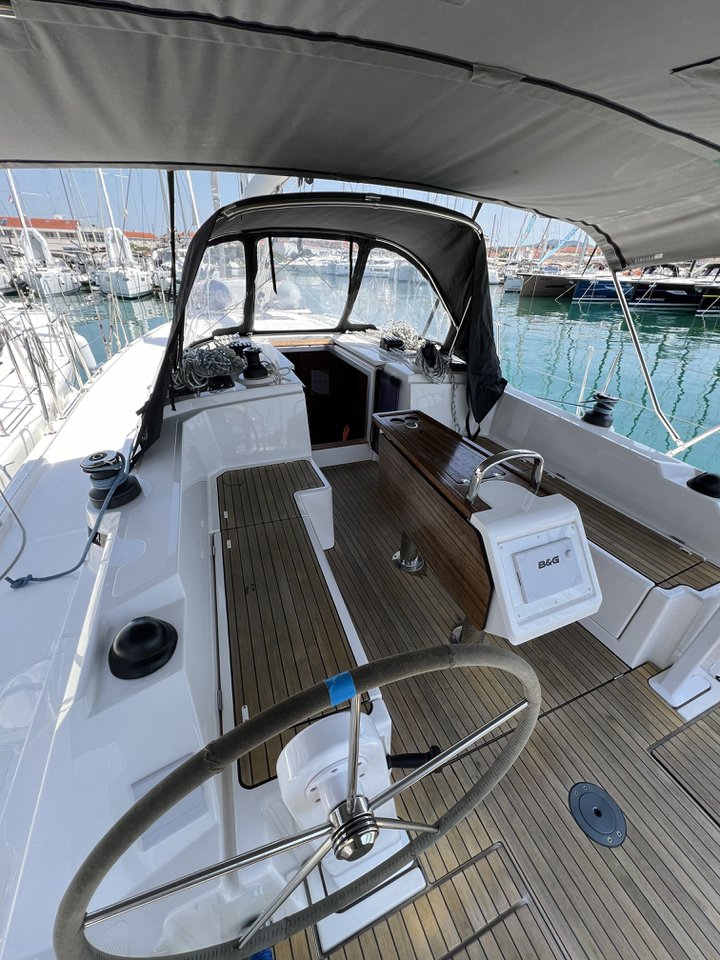 Bavaria C38 — photo 6