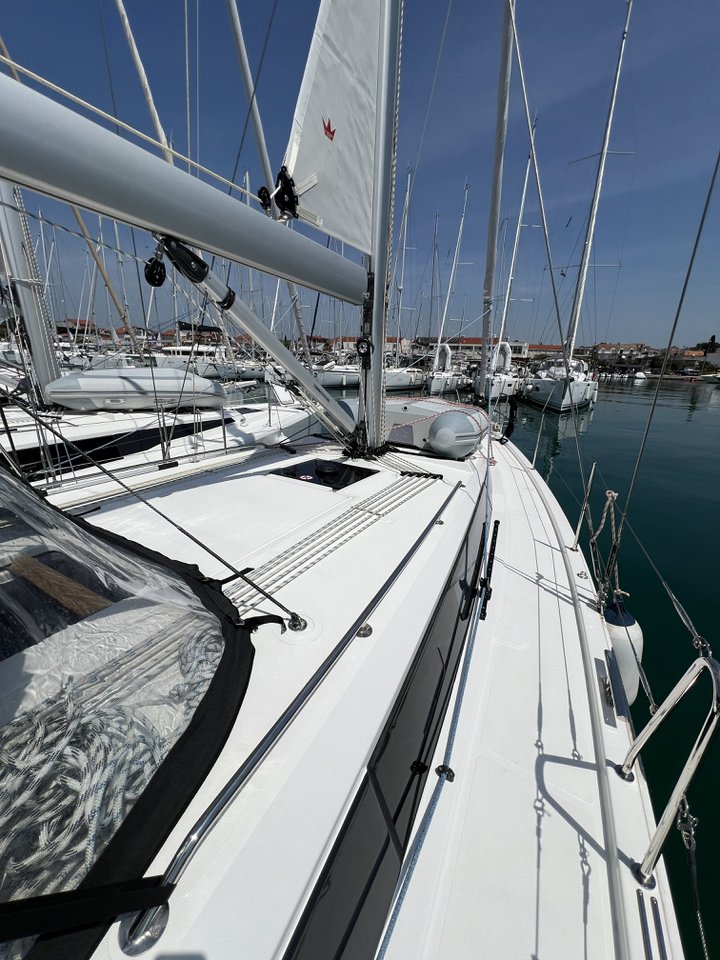 Bavaria C38 — photo 7
