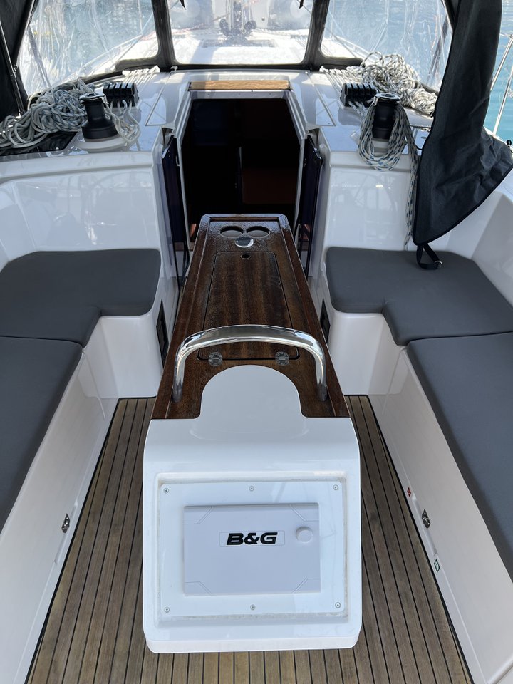 Bavaria C38 — photo 10