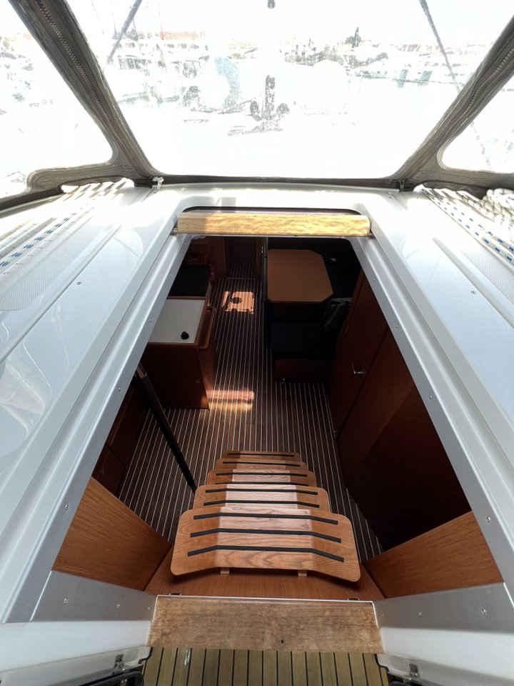 Bavaria C38 — photo 11
