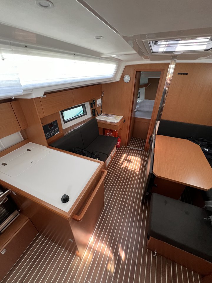 Bavaria C38 — photo 12