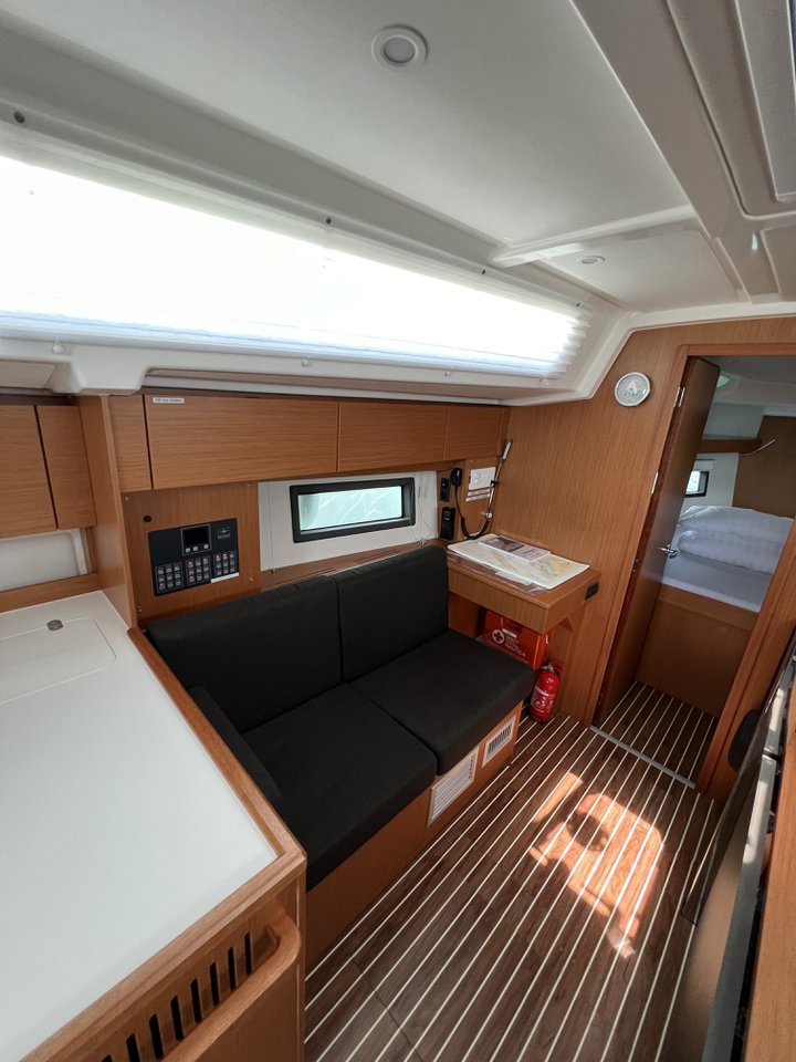 Bavaria C38 — photo 14