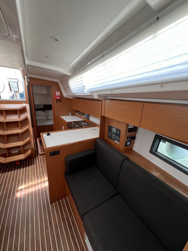 Bavaria C38 — photo 16