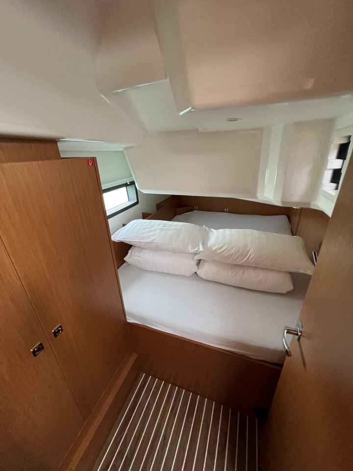 Bavaria C38 — photo 19