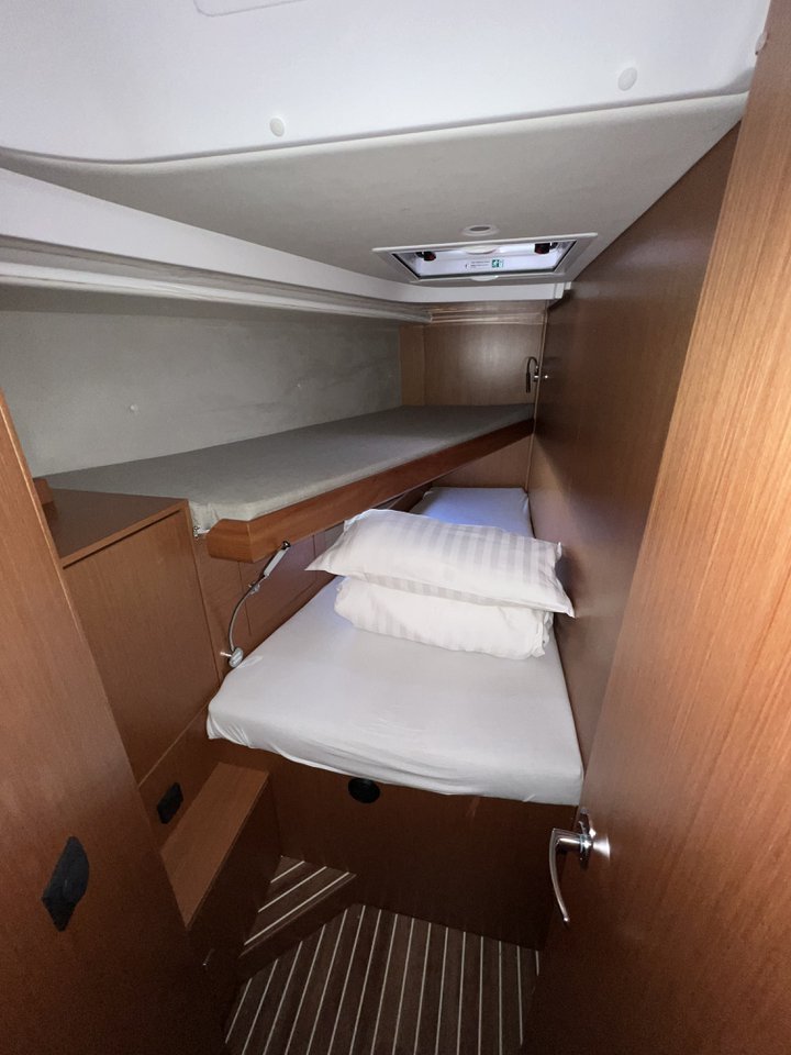 Bavaria C45 - 4 cab. — photo 15