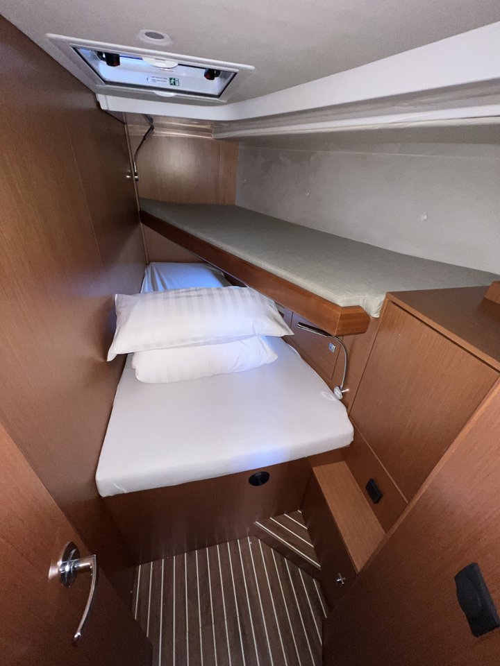 Bavaria C45 - 4 cab. — photo 16