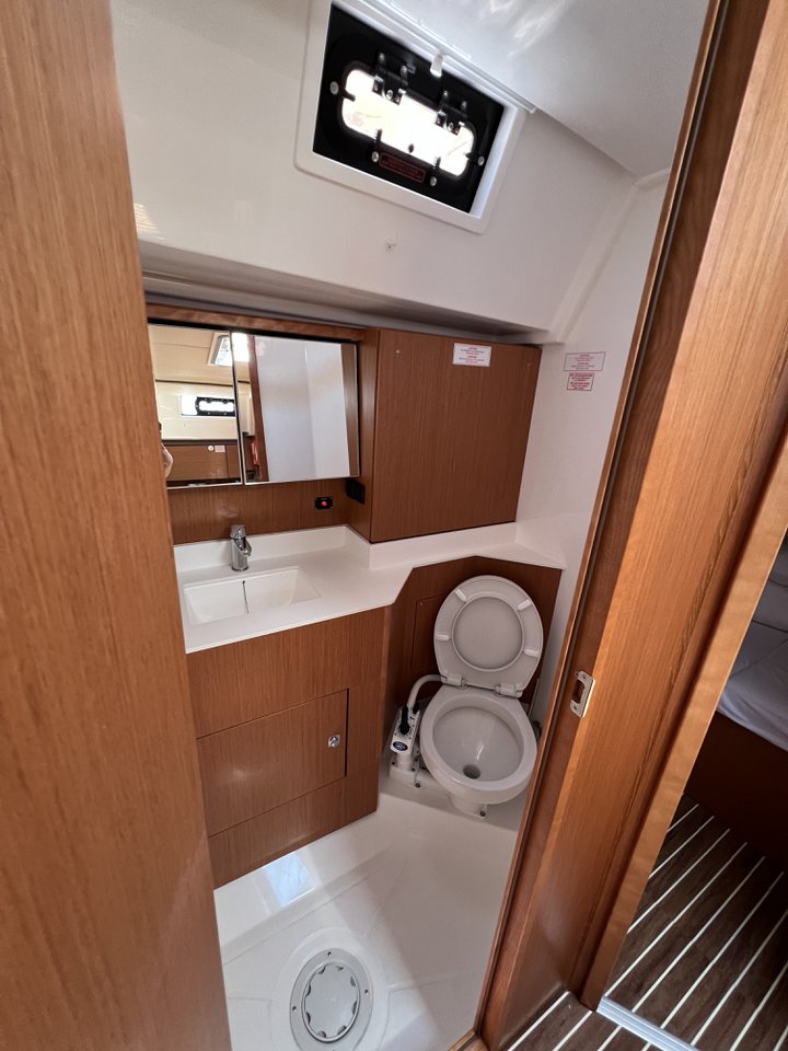 Bavaria C45 - 4 cab. — photo 17