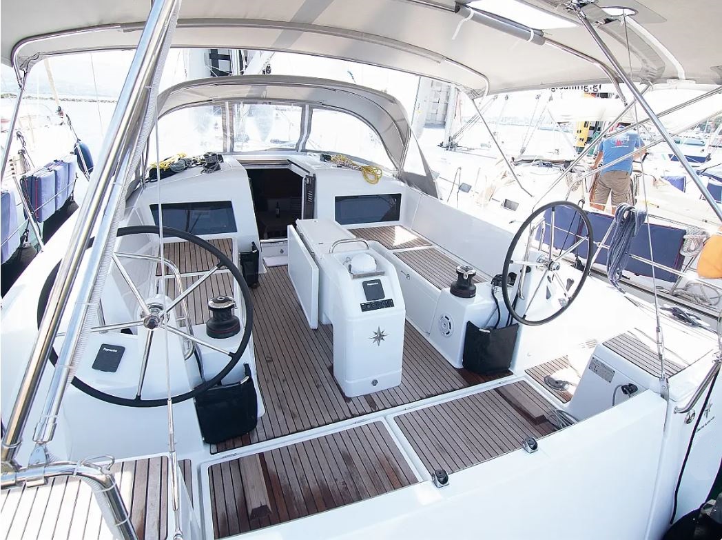 Sun Odyssey 440 - 4 cab. — photo 3