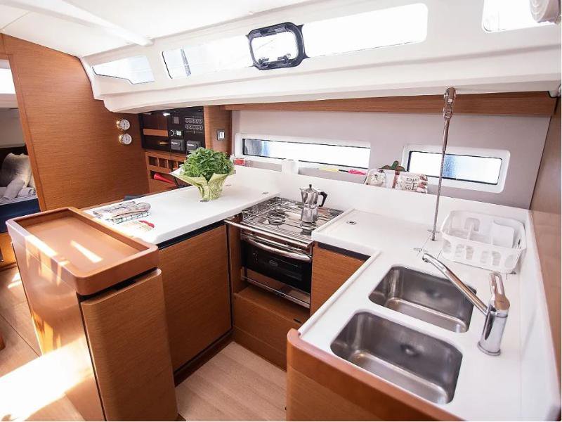 Sun Odyssey 440 - 4 cab. — photo 9