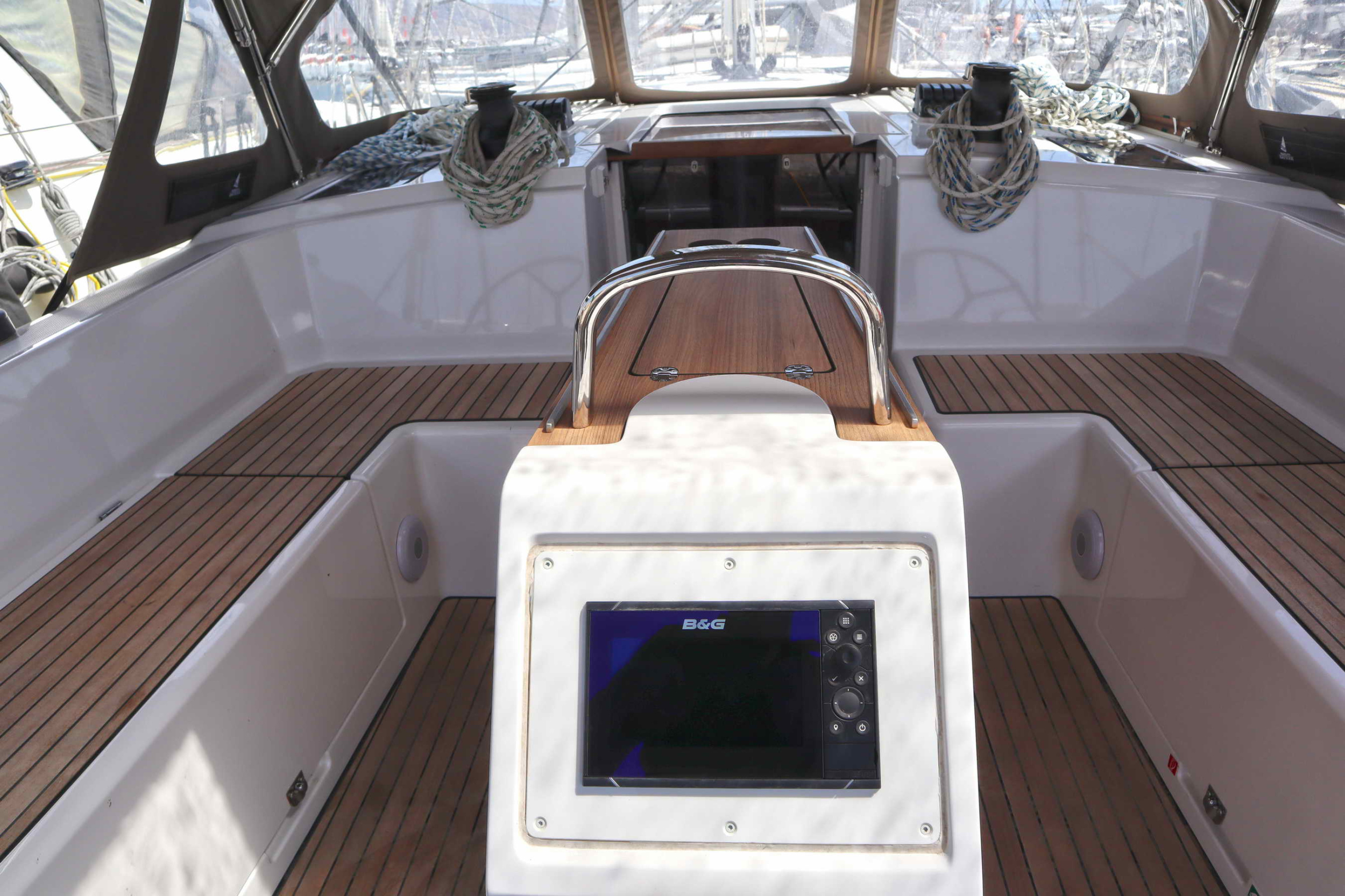 Bavaria C42 — photo 5