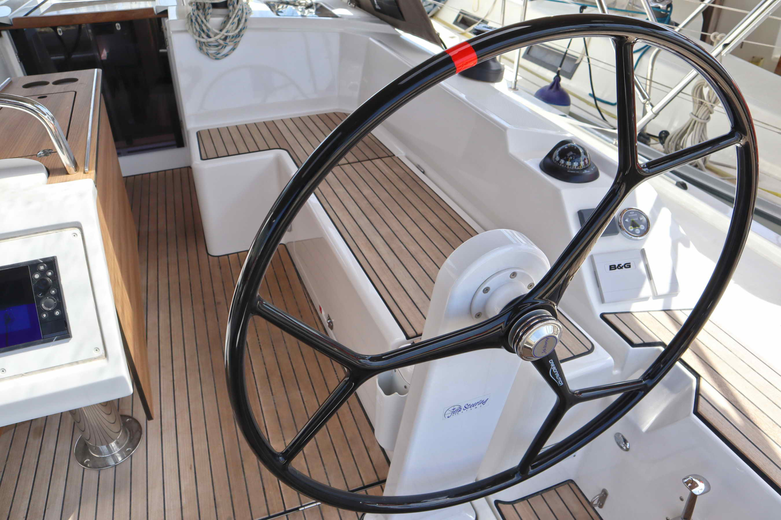 Bavaria C42 — photo 6