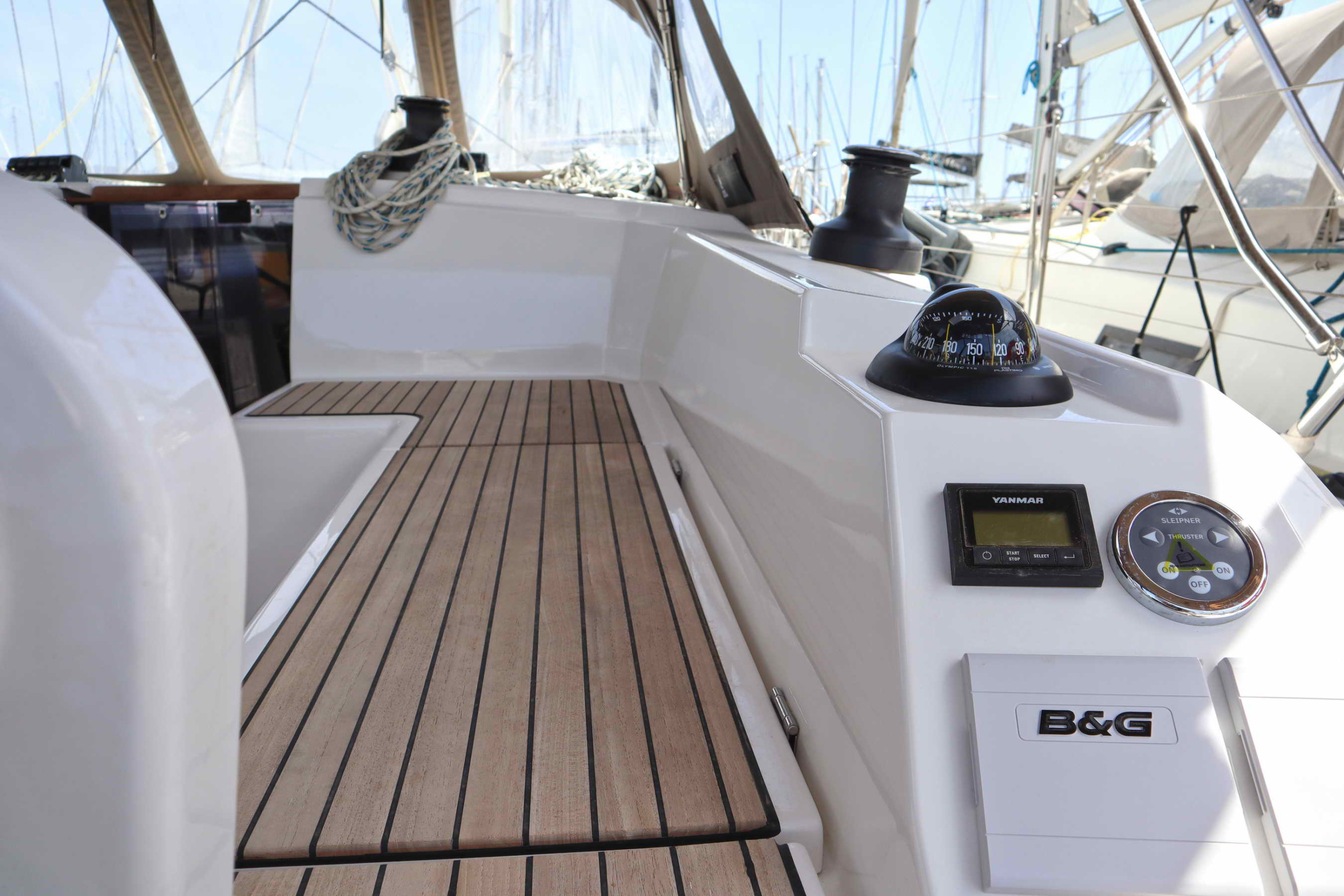 Bavaria C42 — photo 7