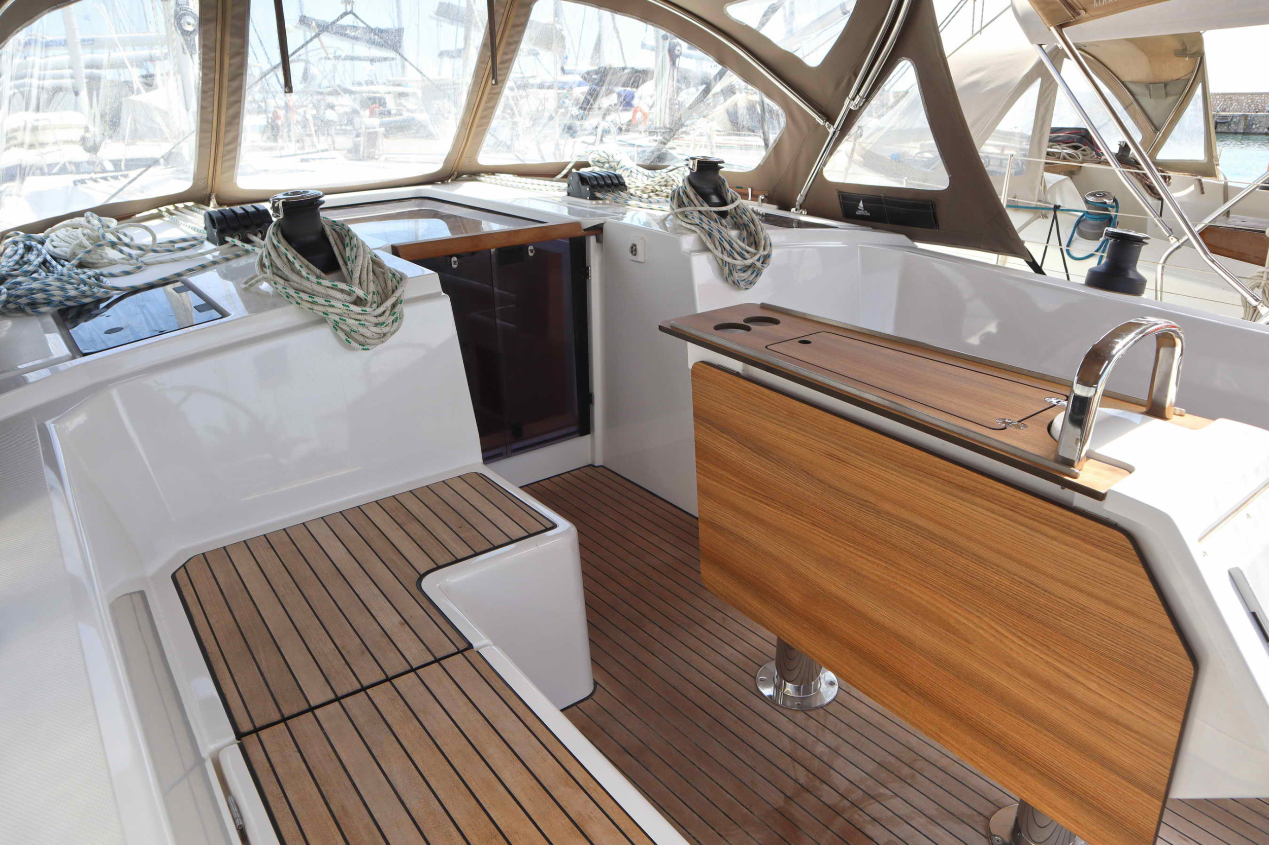 Bavaria C42 — photo 14