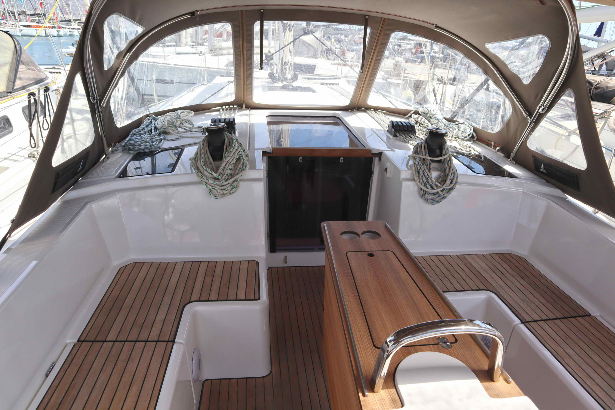 Bavaria C42 — photo 15