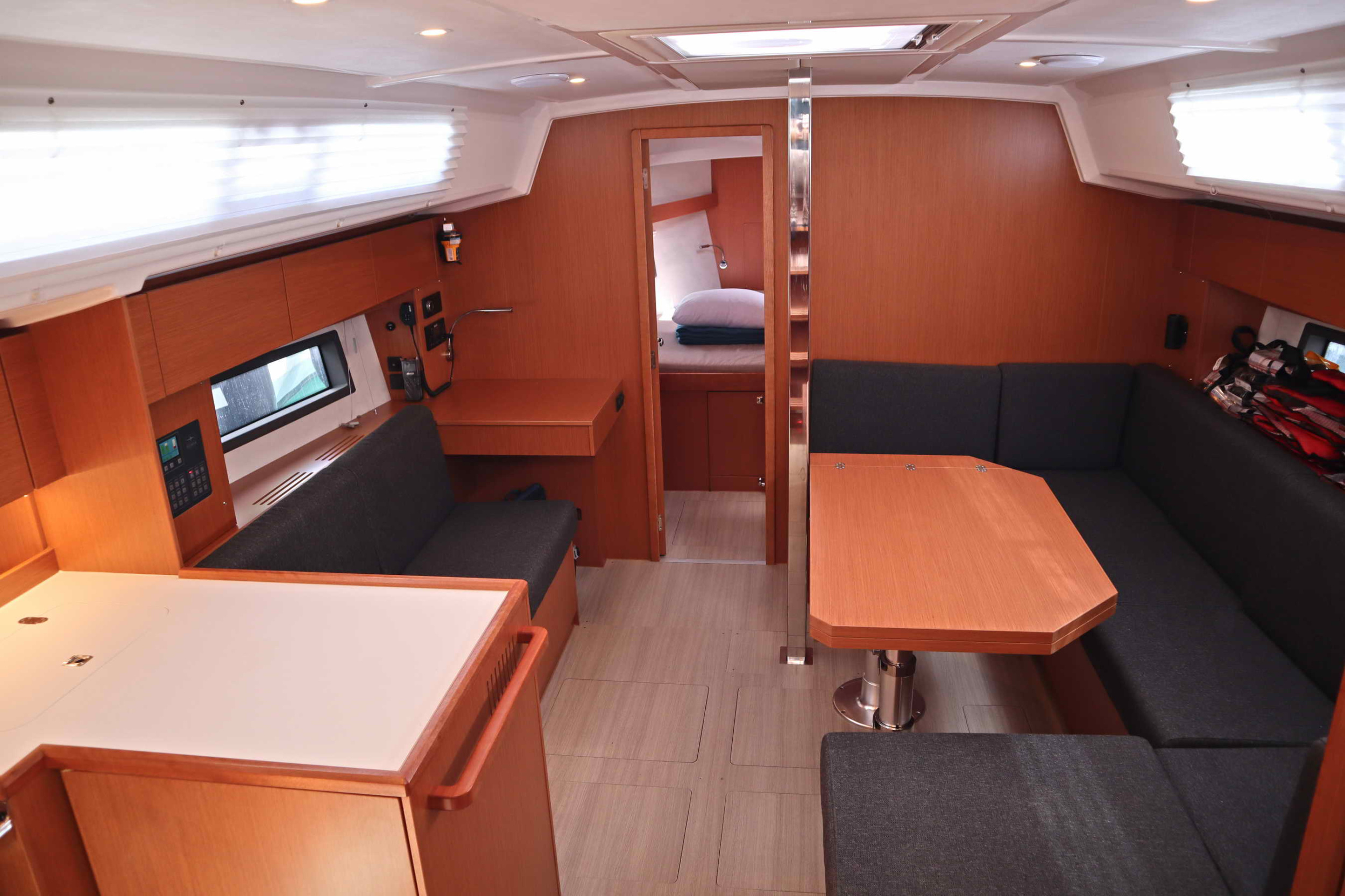 Bavaria C42 — photo 16