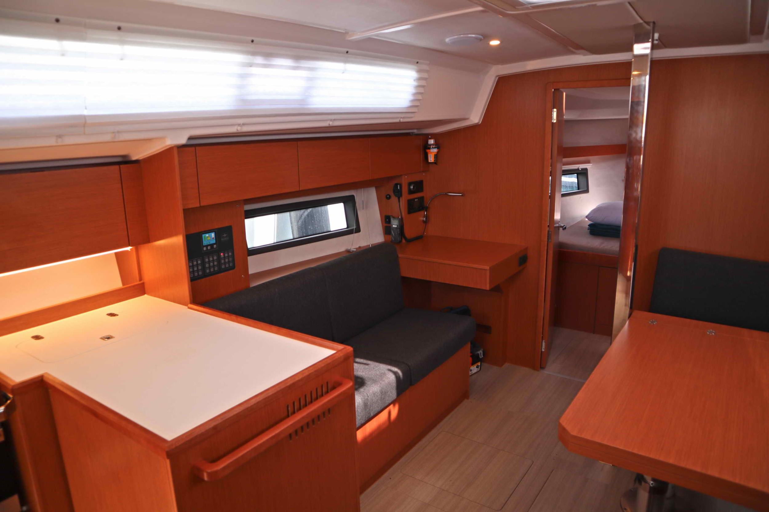 Bavaria C42 — photo 17