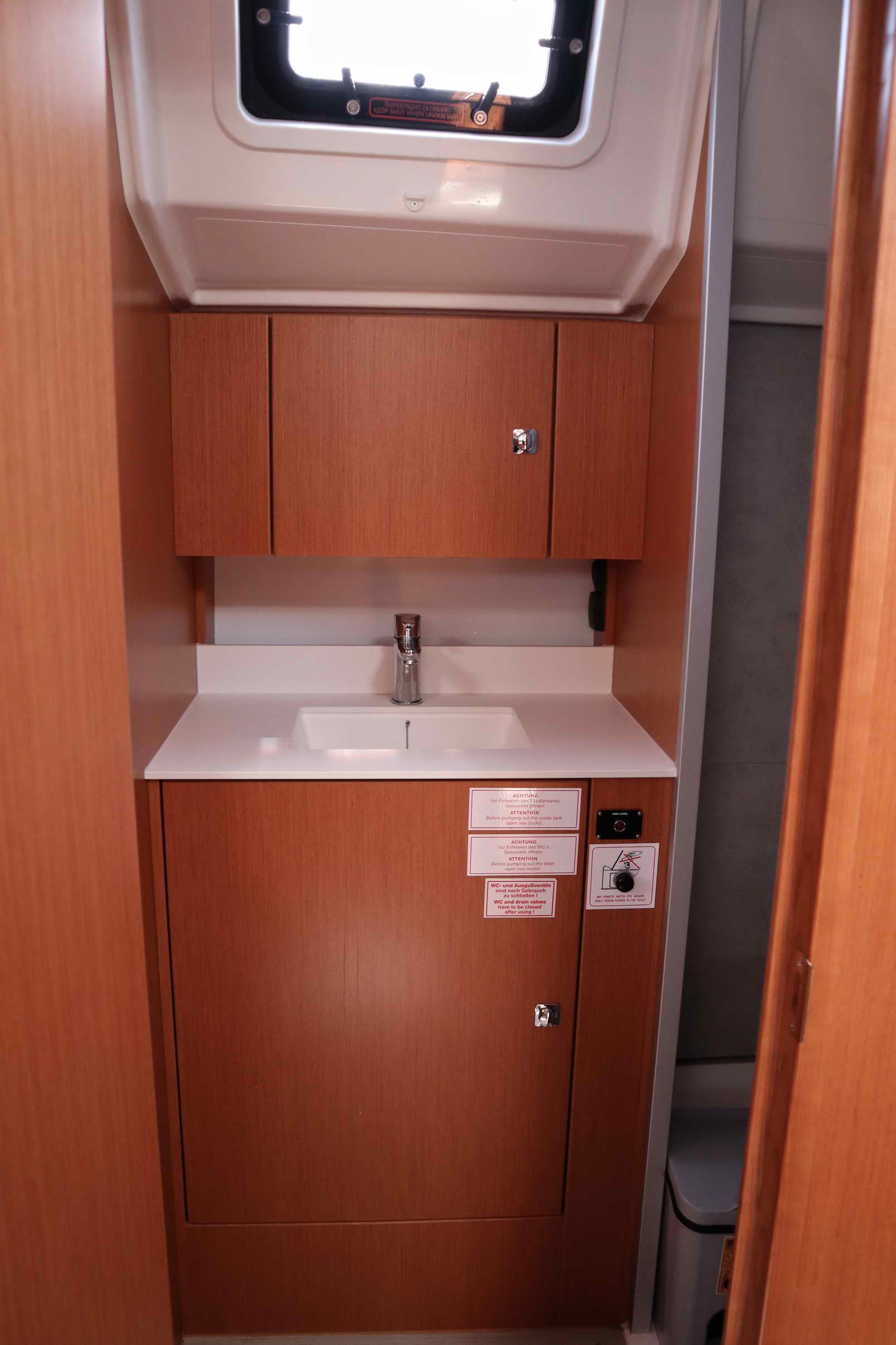 Bavaria C42 — photo 31