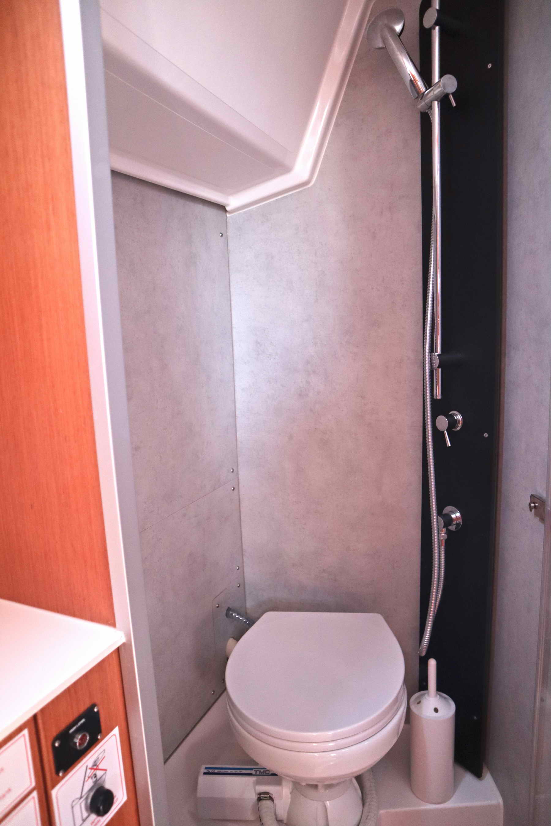 Bavaria C42 — photo 32