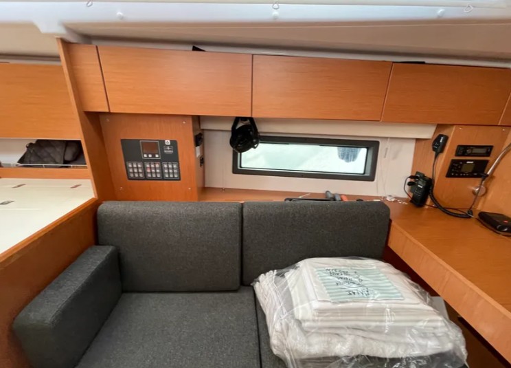 Bavaria C42 — photo 14