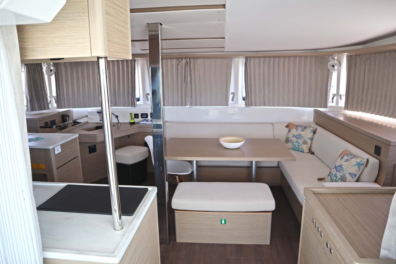 Lagoon 46 Fly — photo 12