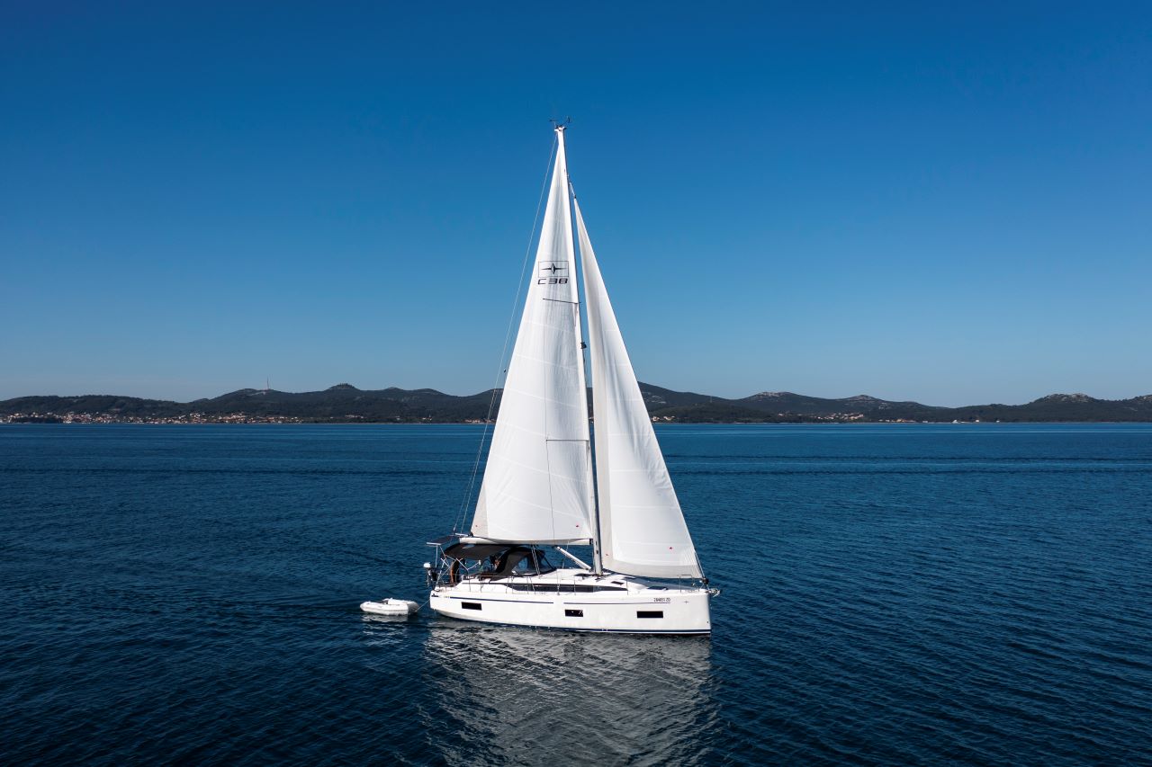 Bavaria C38 — photo 4