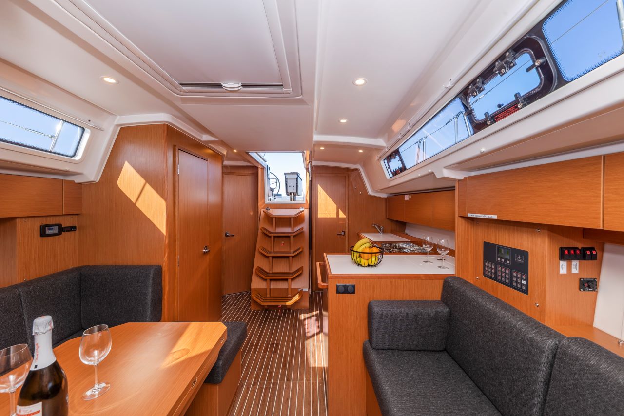 Bavaria C38 — photo 15