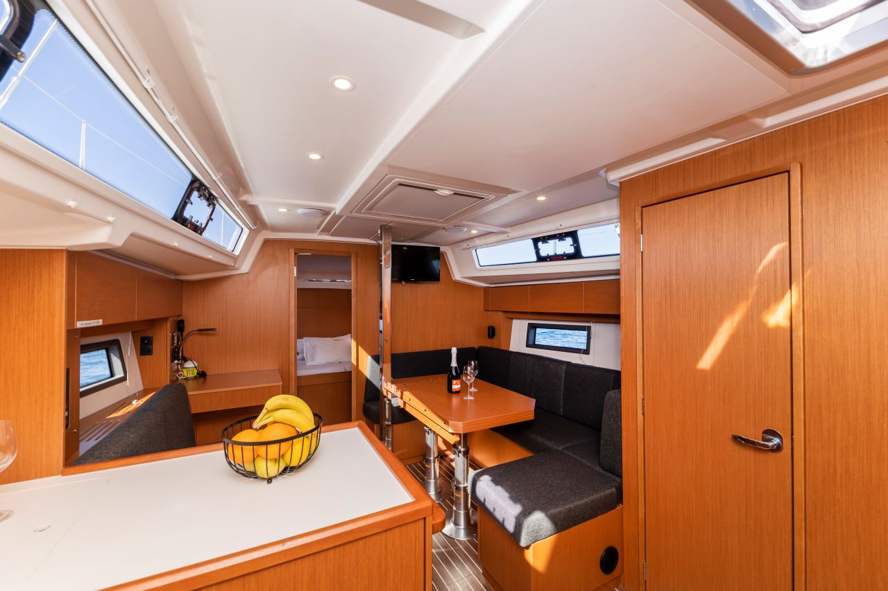 Bavaria C38 — photo 19