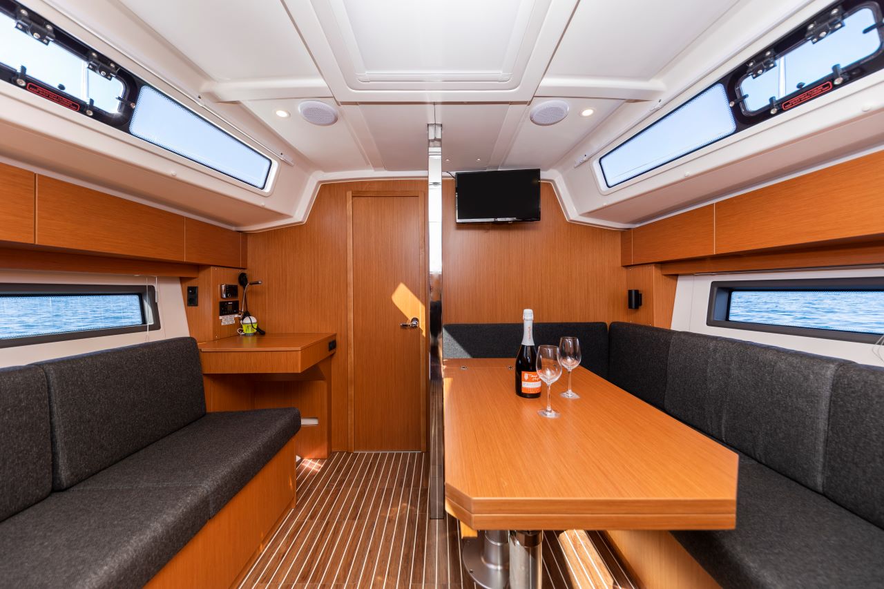 Bavaria C38 — photo 20