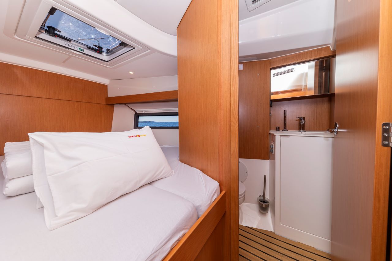 Bavaria C38 — photo 22