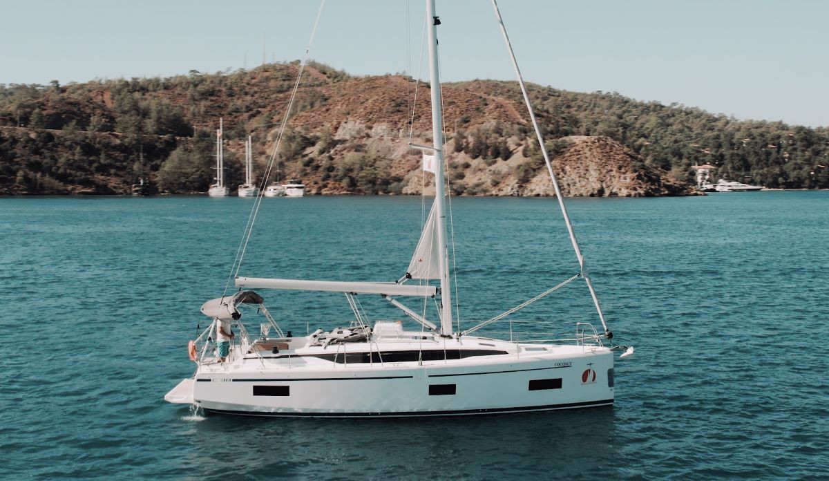 Bavaria C38 — photo 4