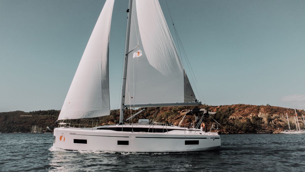 Bavaria C38 — photo 8