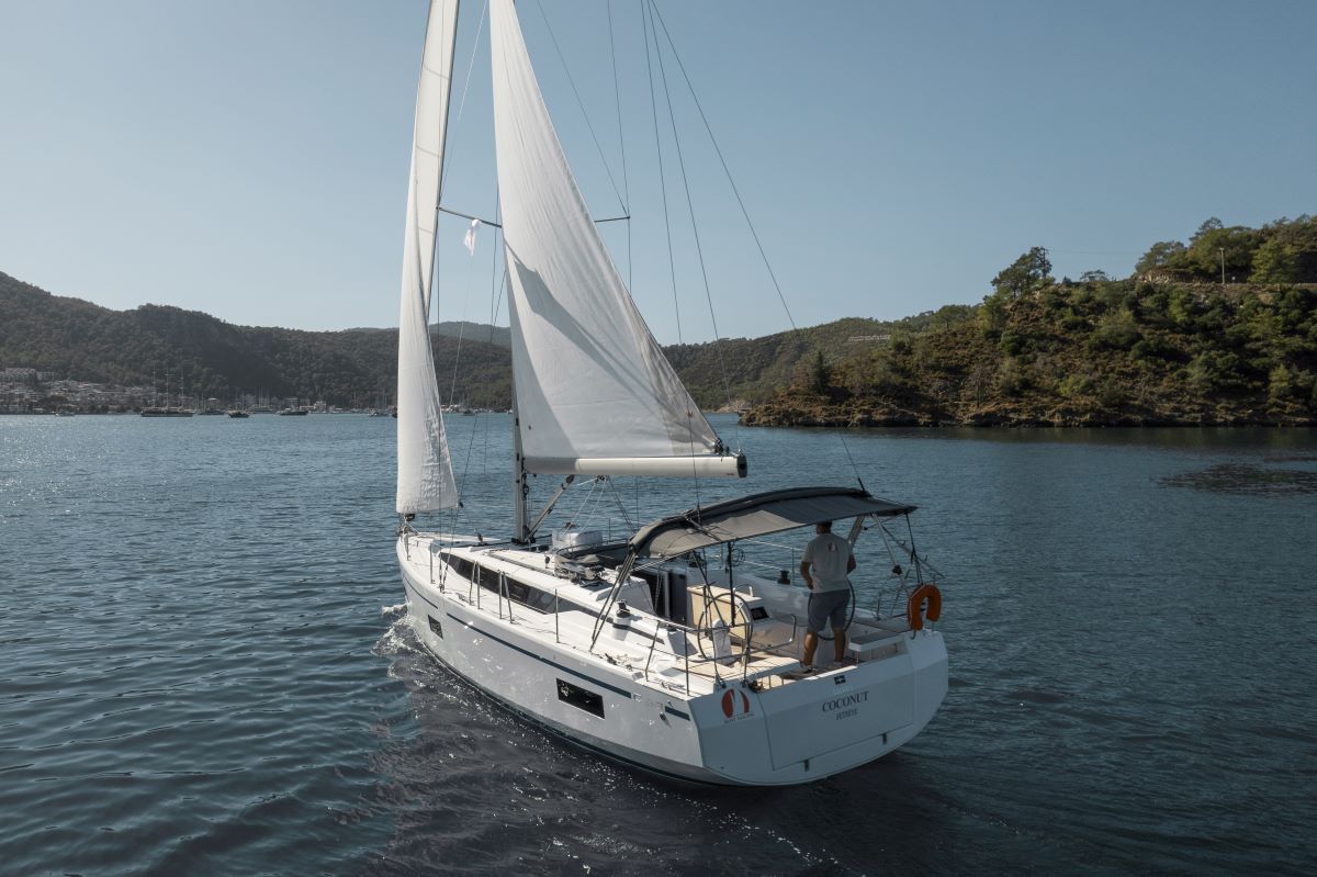 Bavaria C38 — photo 9