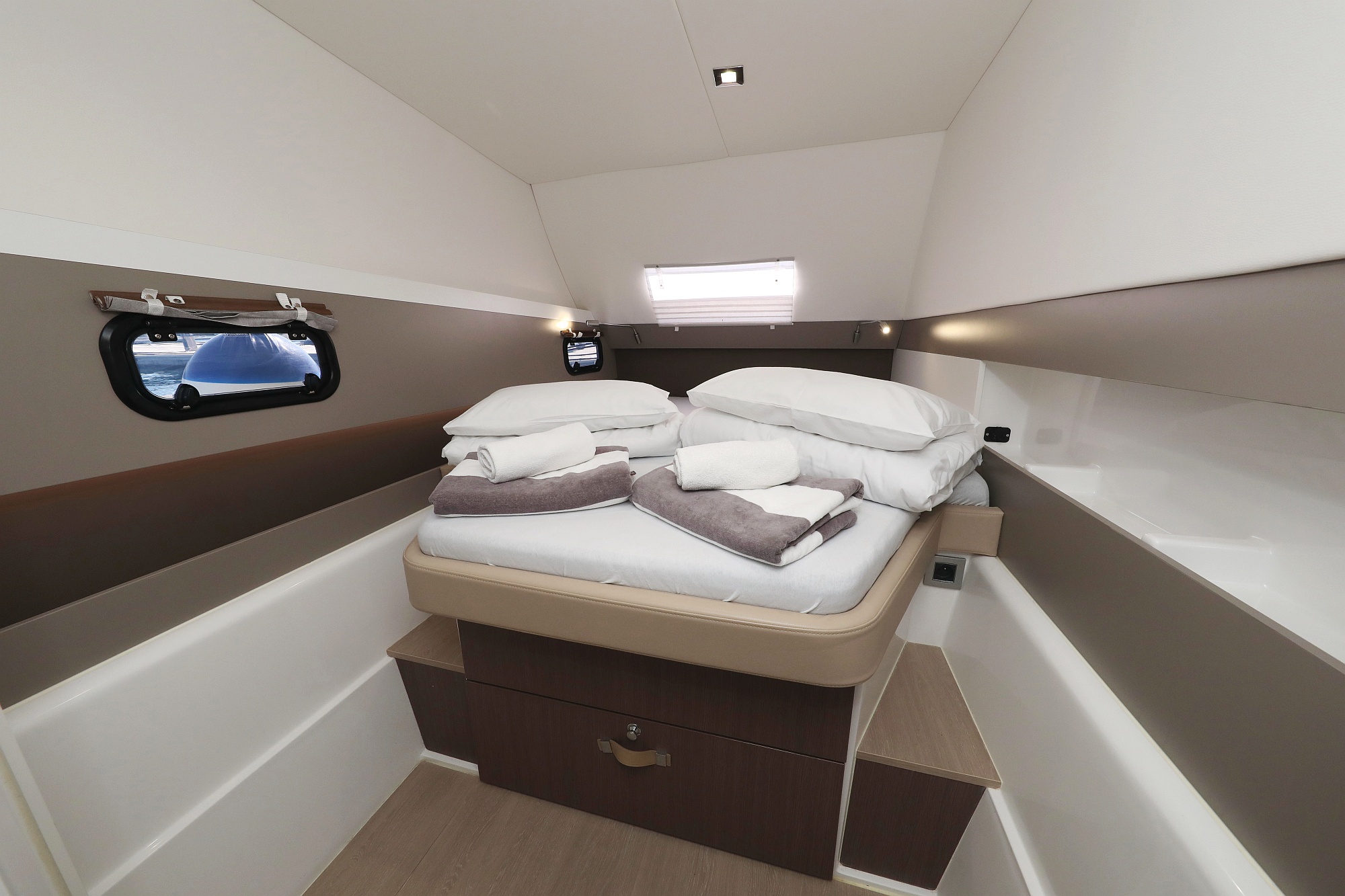 Bali 4.3 MY - 4 + 1 cab — photo 19