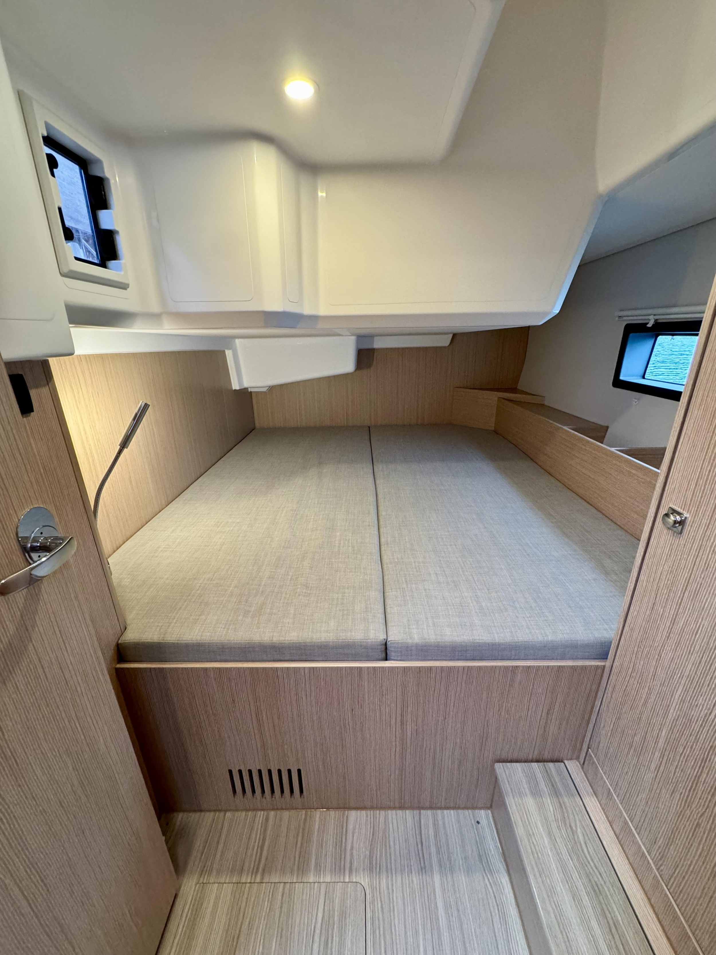Bavaria C42 — photo 4