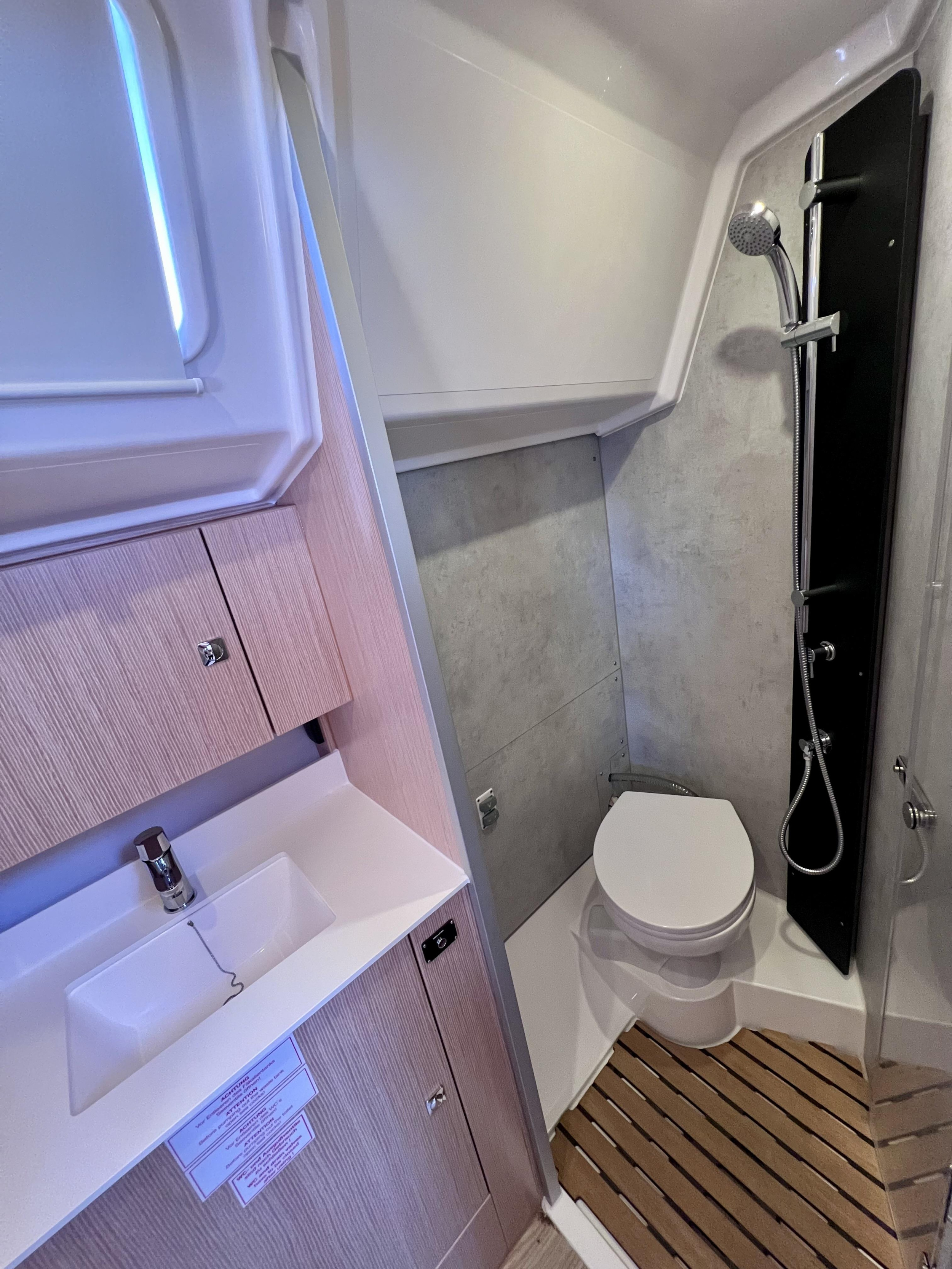 Bavaria C42 — photo 9
