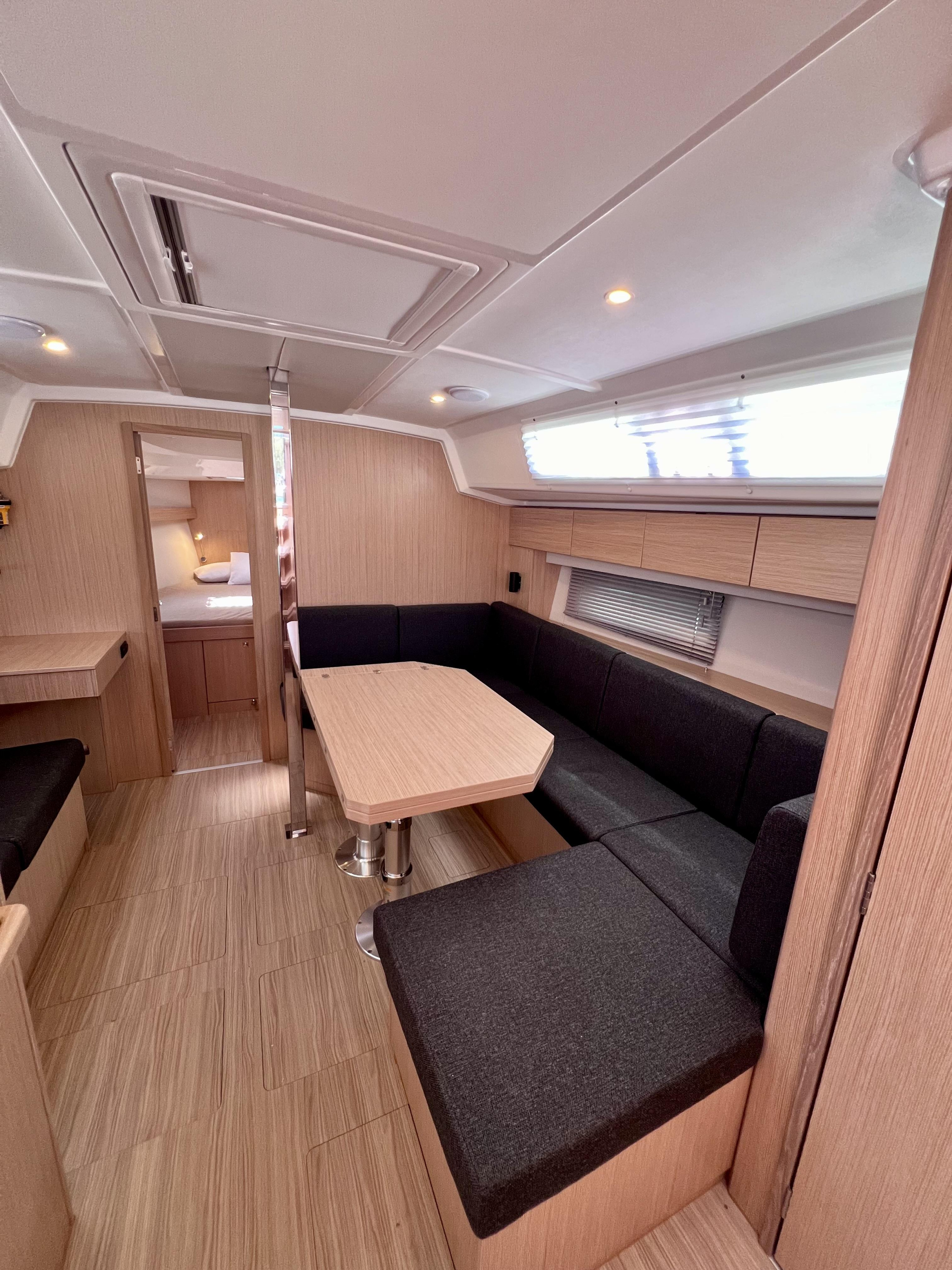 Bavaria C42 — photo 10
