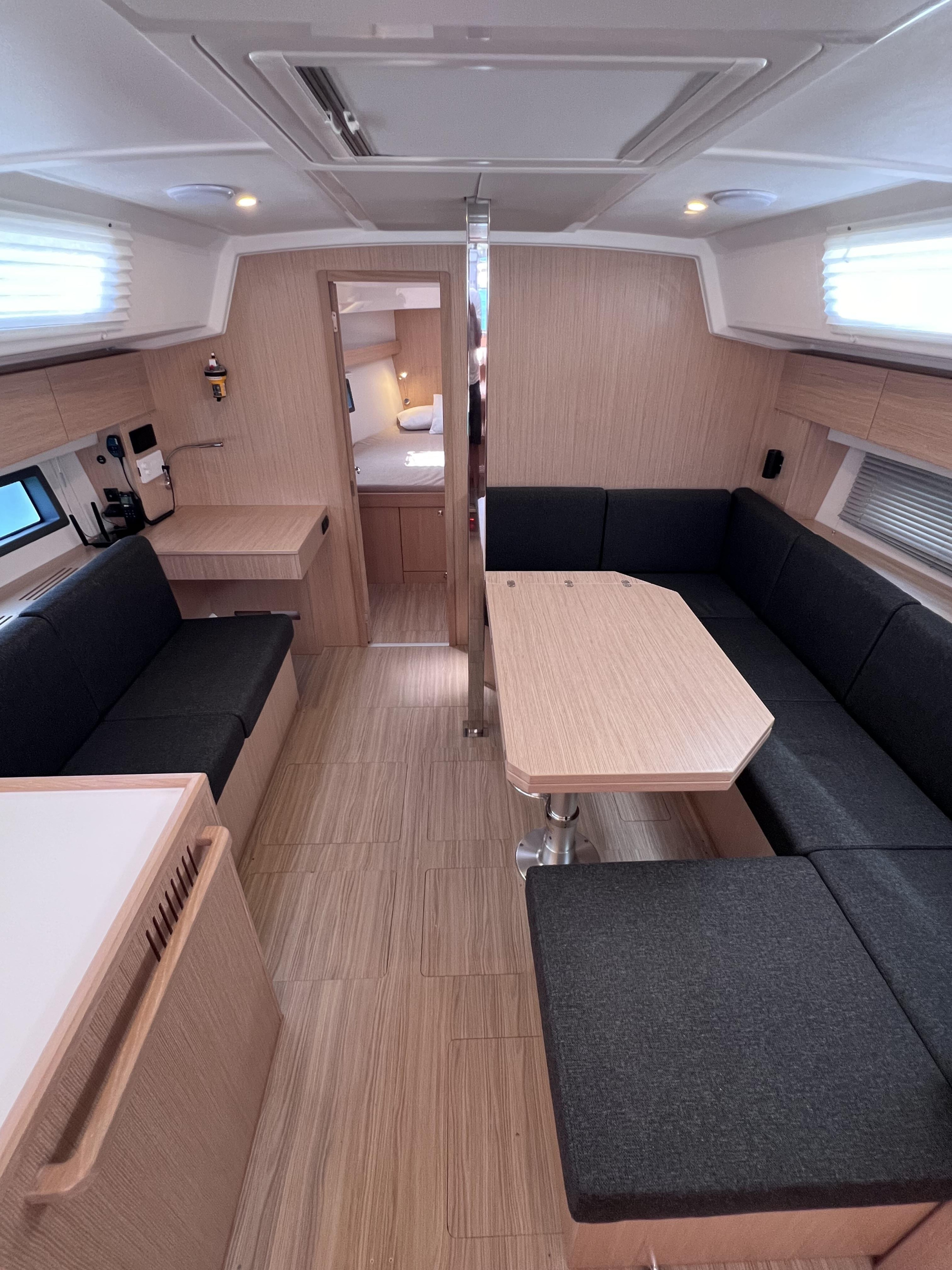 Bavaria C42 — photo 13