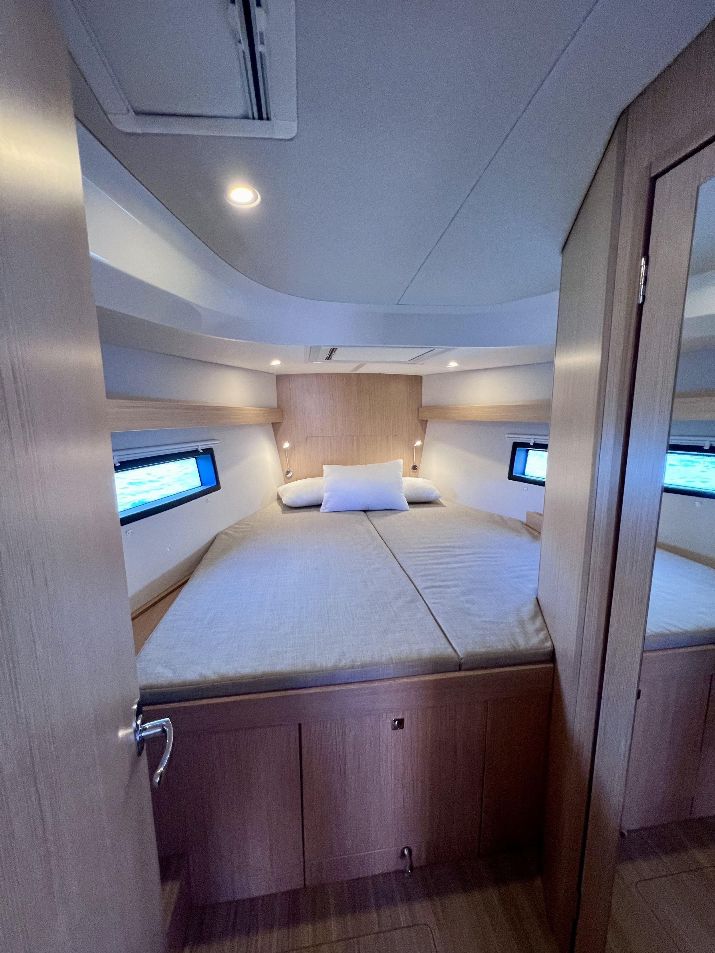 Bavaria C42 — photo 15