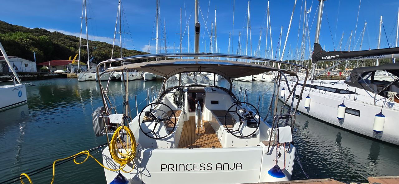 Sun Odyssey 380 - 3 cab. — photo 1