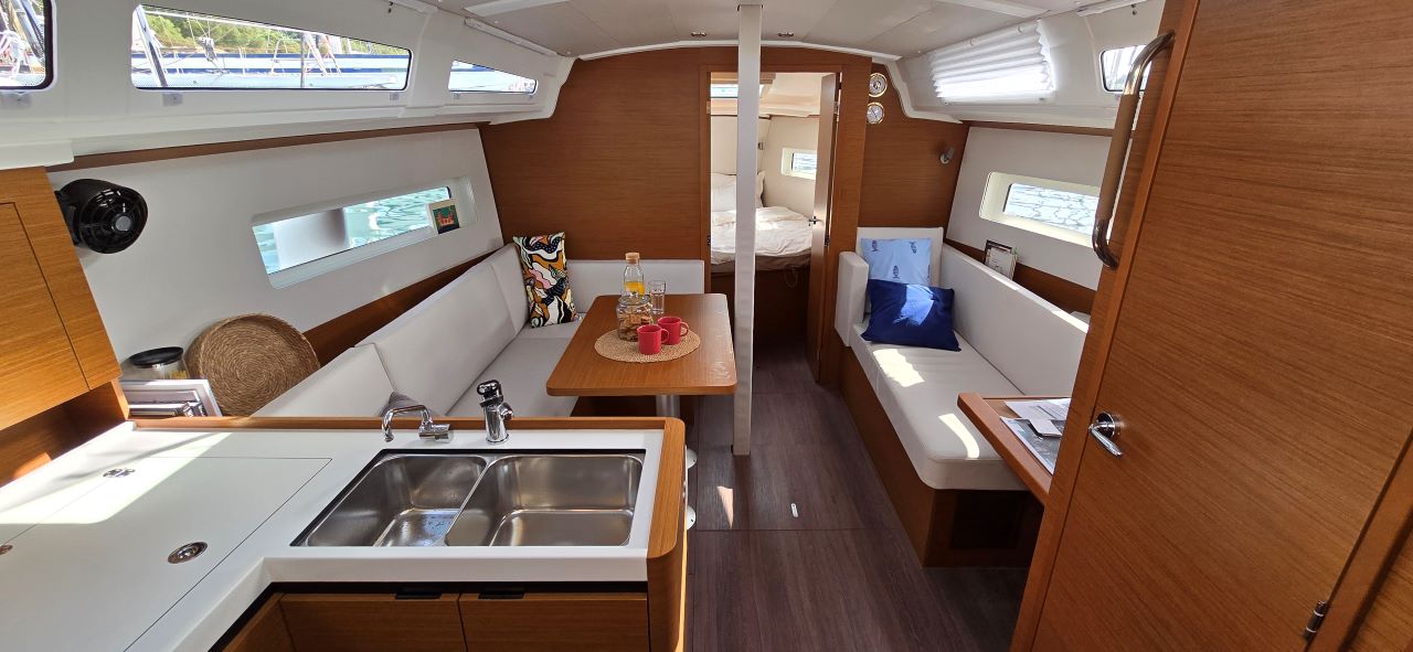 Sun Odyssey 380 - 3 cab. — photo 9