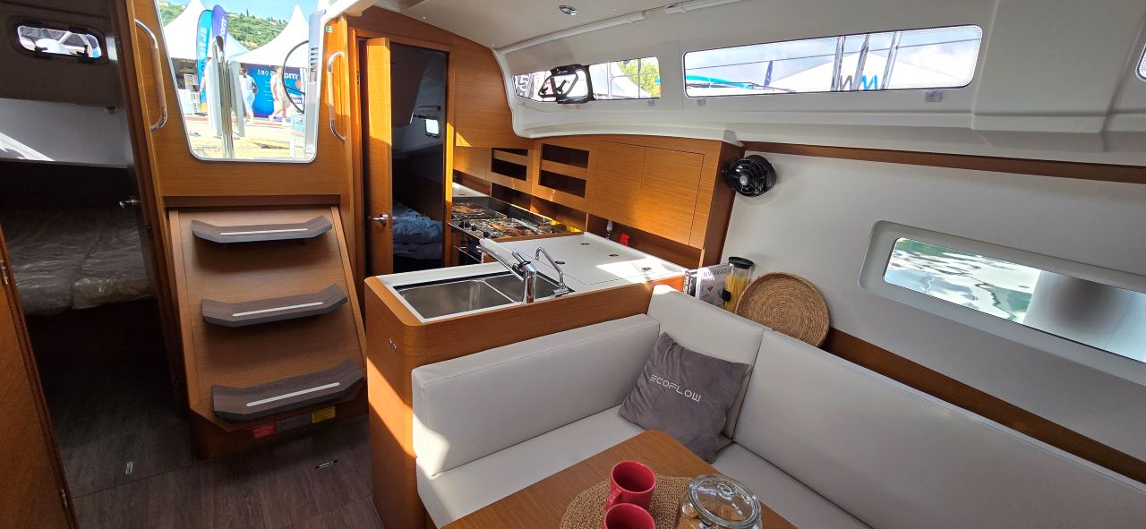 Sun Odyssey 380 - 3 cab. — photo 11