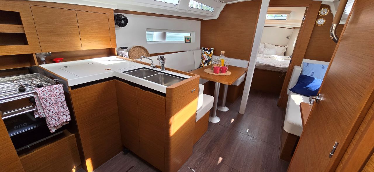 Sun Odyssey 380 - 3 cab. — photo 9