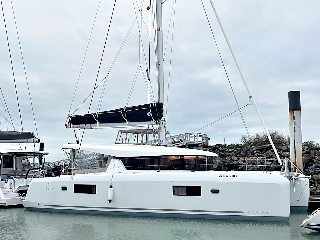 Lagoon 42 OW — photo 1