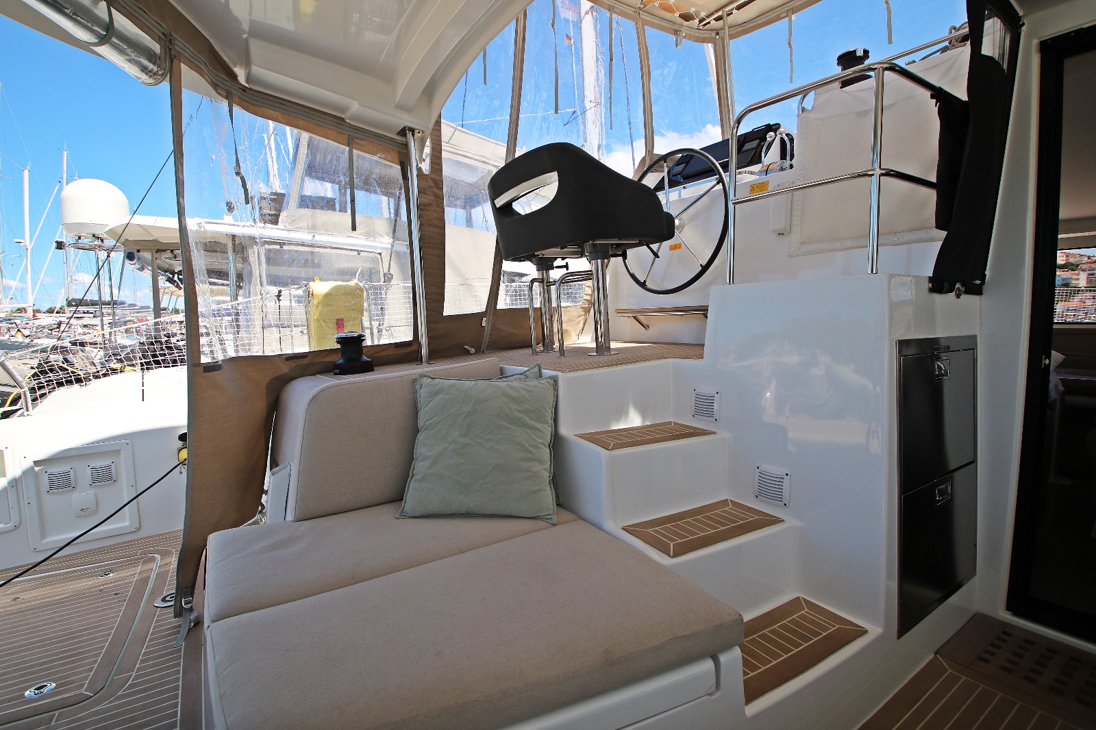 Lagoon 42 OW — photo 11