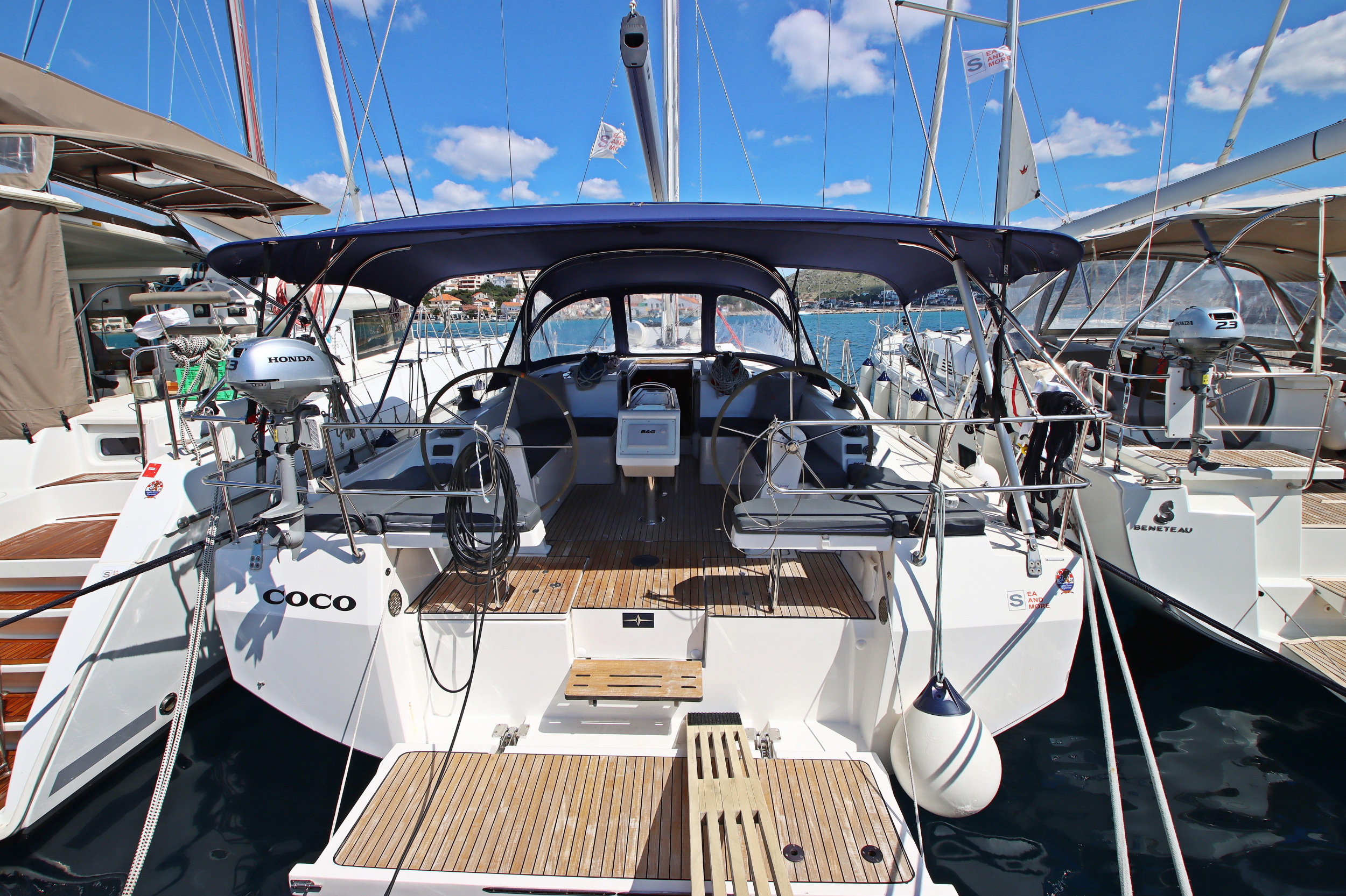 Bavaria C42 — photo 3