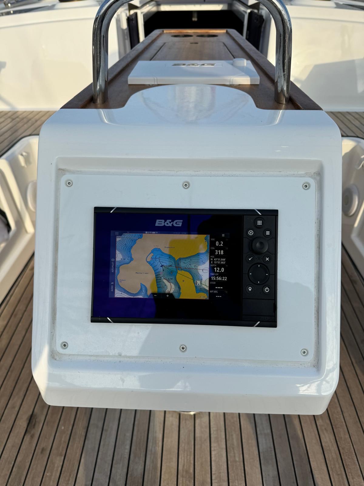 Bavaria C42 — photo 7