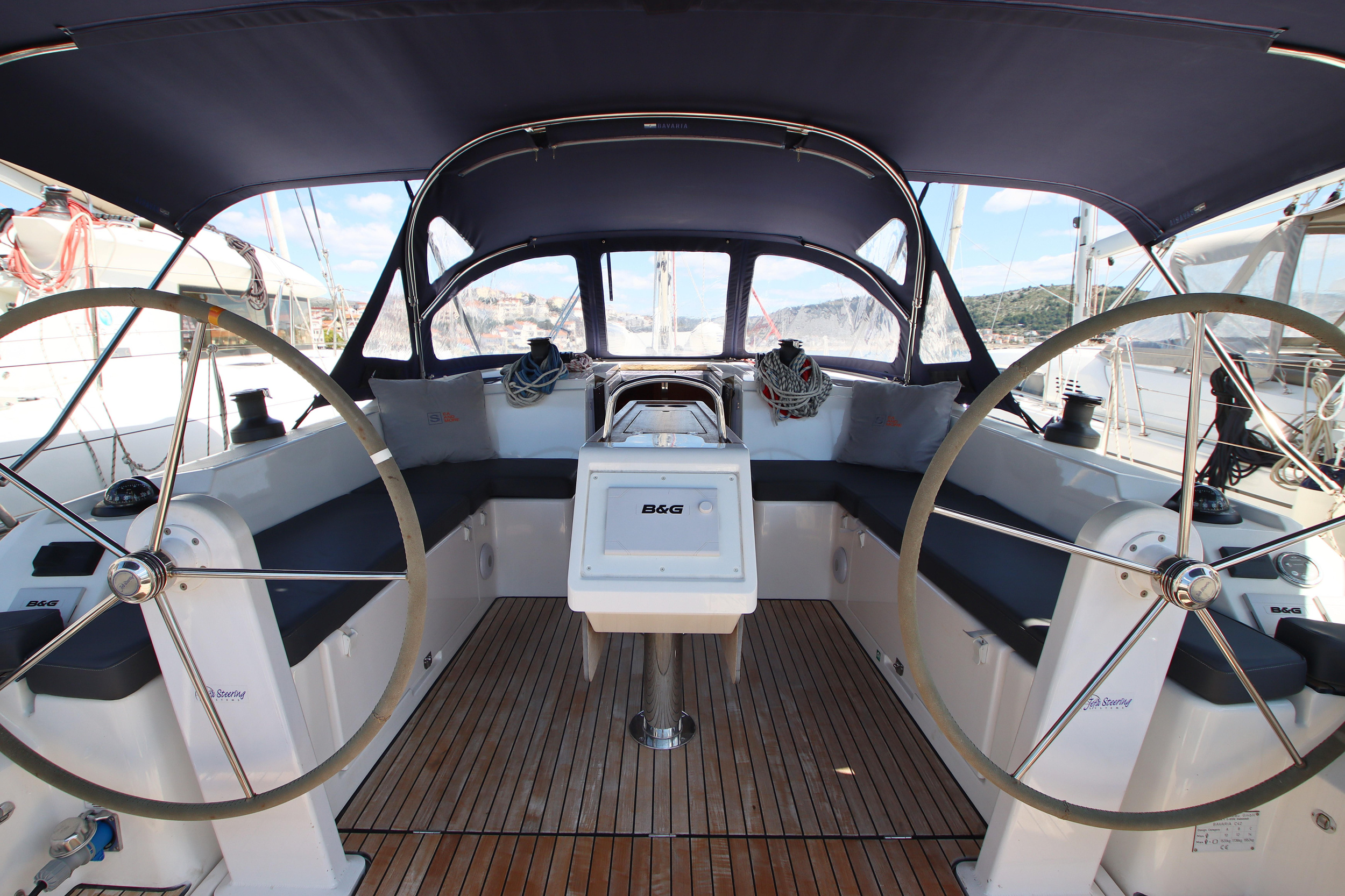 Bavaria C42 — photo 12